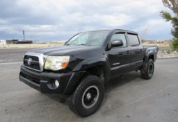 2011 Toyota Tacoma - Image 2