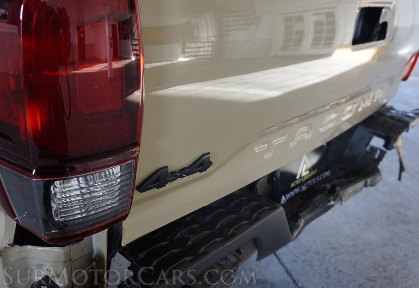 2016 Toyota Tacoma - Image 21