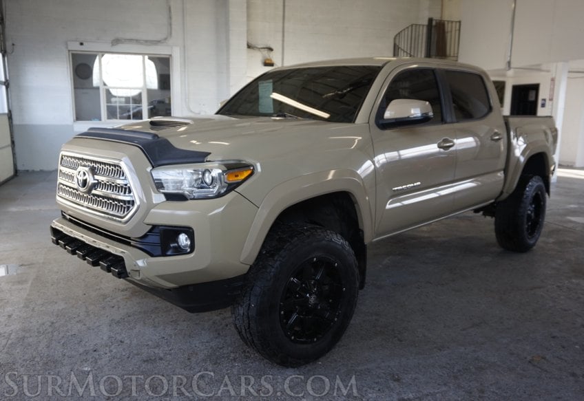 2016 Toyota Tacoma - Image 2