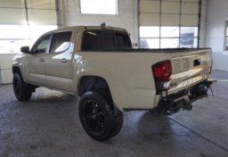 2016 Toyota Tacoma - Image 8