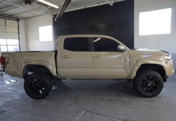 2016 Toyota Tacoma - Image 9