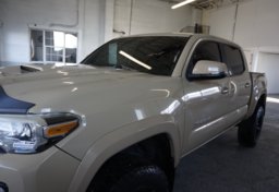 2016 Toyota Tacoma - Image 13