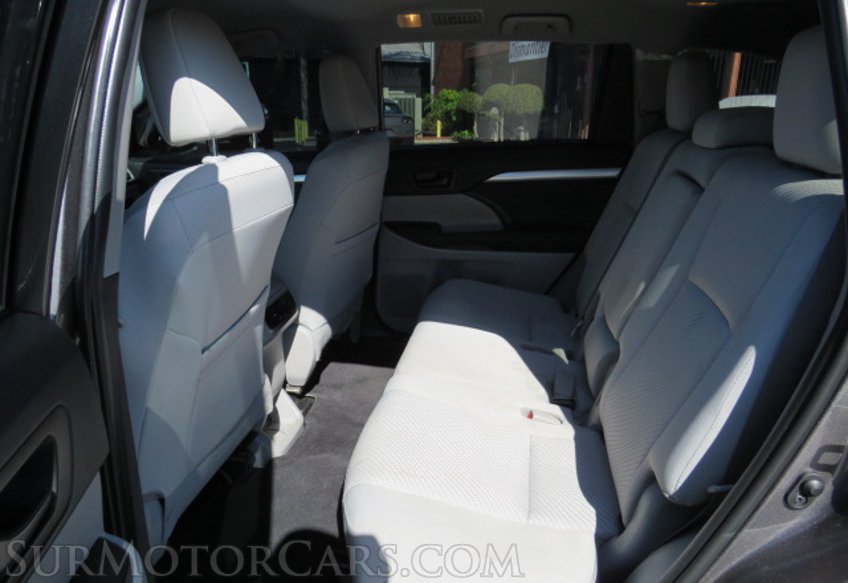 2019 Toyota Highlander - Image 32