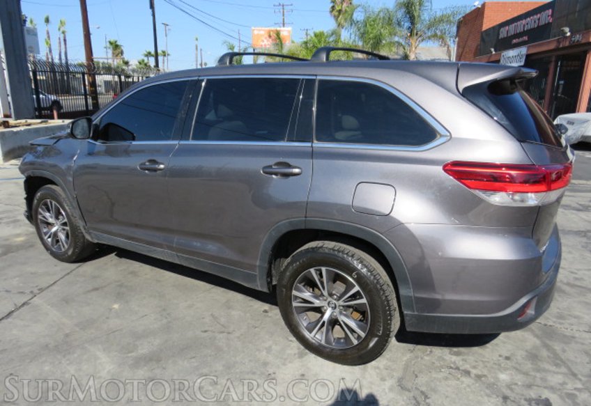 2019 Toyota Highlander - Image 10