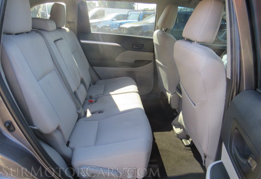 2019 Toyota Highlander - Image 28