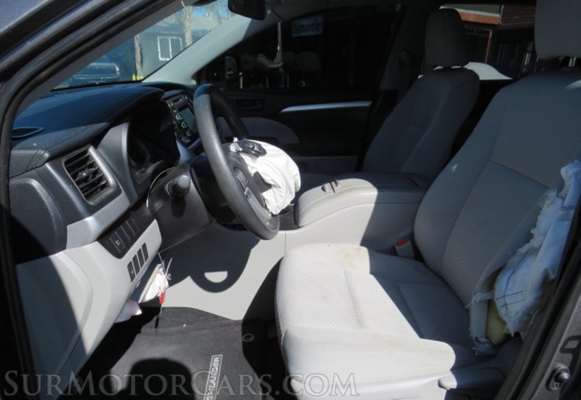 2019 Toyota Highlander - Image 21