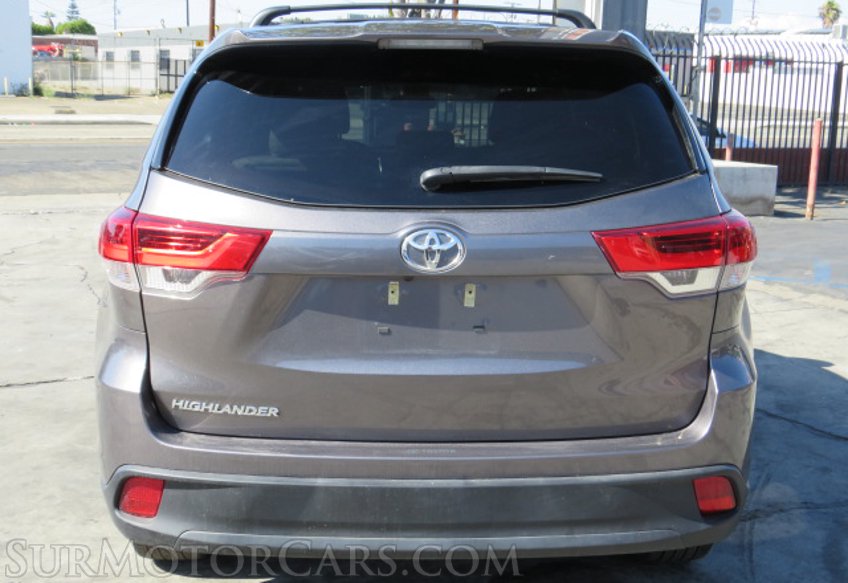 2019 Toyota Highlander - Image 12