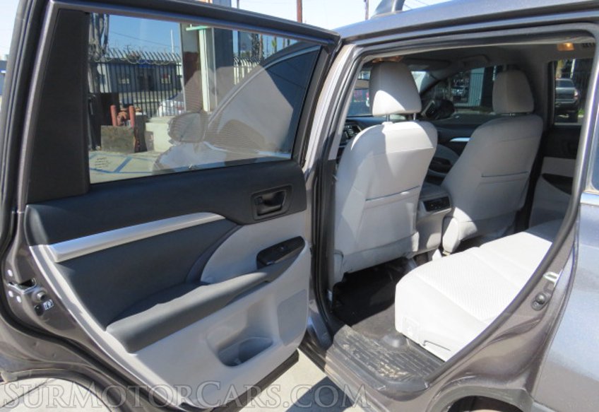 2019 Toyota Highlander - Image 22