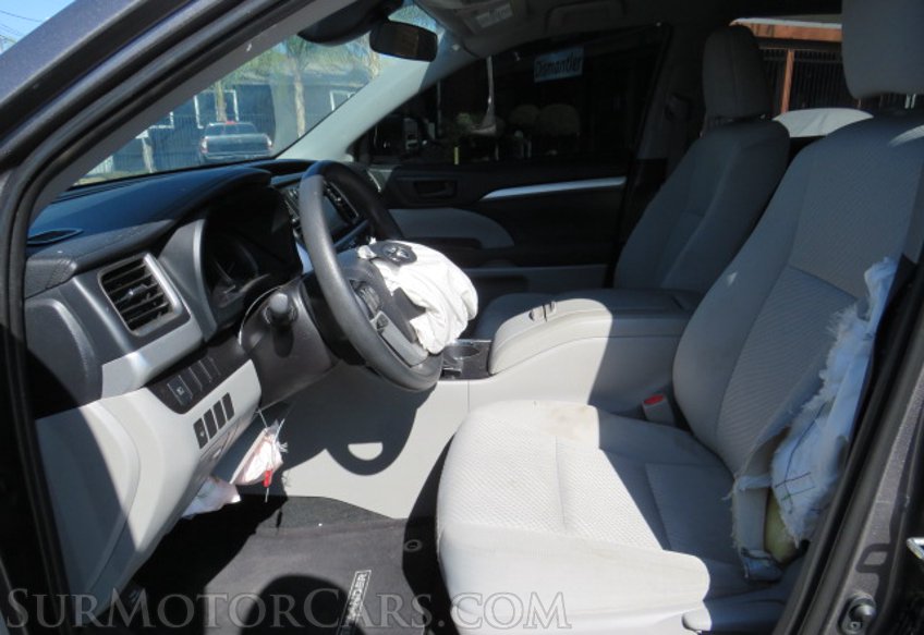 2019 Toyota Highlander - Image 30