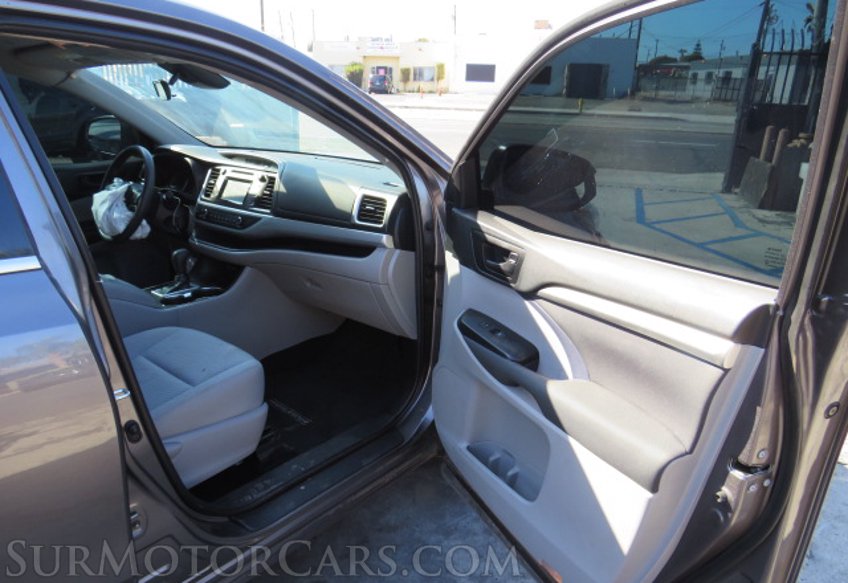 2019 Toyota Highlander - Image 25
