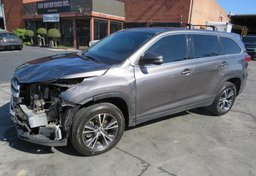 2019 Toyota Highlander - Image 2