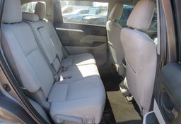 2019 Toyota Highlander - Image 28