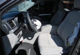 2019 Toyota Highlander - Image 21