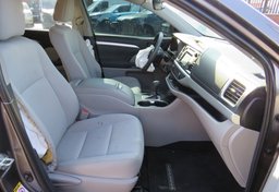 2019 Toyota Highlander - Image 26