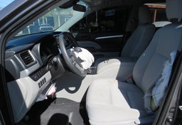 2019 Toyota Highlander - Image 30