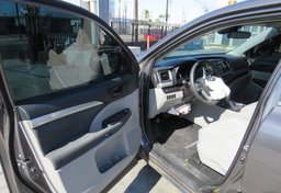2019 Toyota Highlander - Image 20