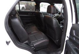 2017 Ford Explorer - Image 28