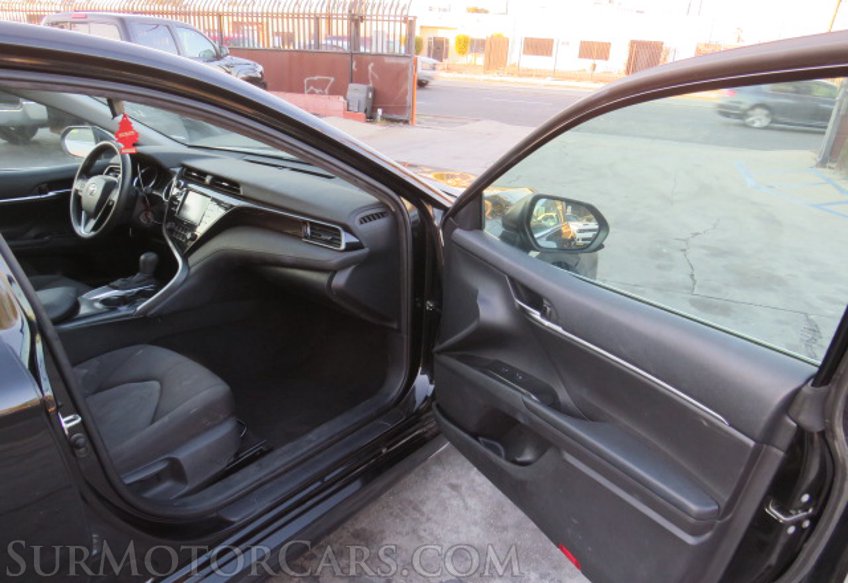 2020 Toyota Camry - Image 19