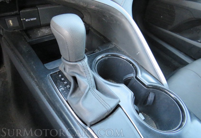 2020 Toyota Camry - Image 31