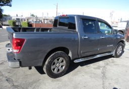 2014 Nissan Titan - Image 5