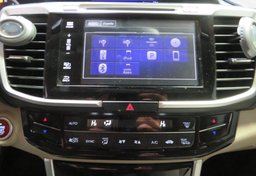 2017 Honda Accord - Image 37