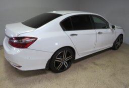 2017 Honda Accord - Image 5