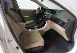 2017 Honda Accord - Image 26