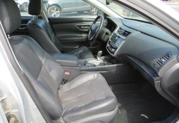 2018 Nissan Altima - Image 28