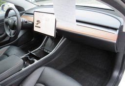 2020 Tesla Model 3 - Image 27