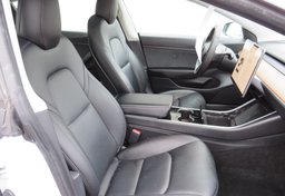 2020 Tesla Model 3 - Image 31