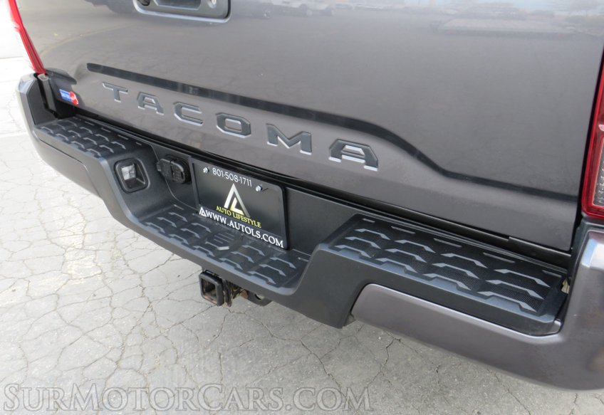 2019 Toyota Tacoma - Image 17