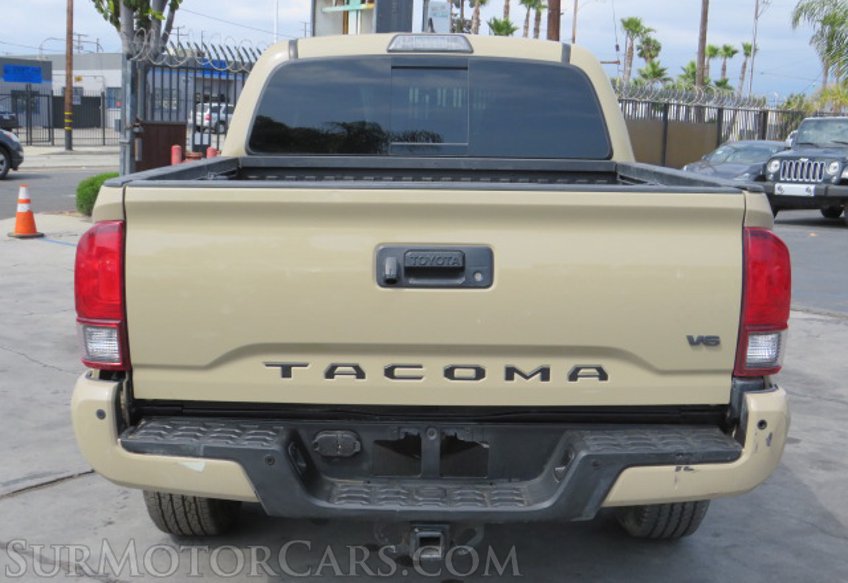 2019 Toyota Tacoma - Image 12