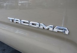 2019 Toyota Tacoma - Image 16