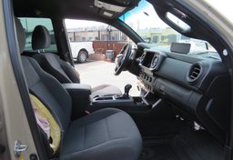 2019 Toyota Tacoma - Image 28