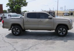 2019 Toyota Tacoma - Image 5