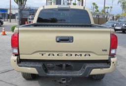 2019 Toyota Tacoma - Image 12