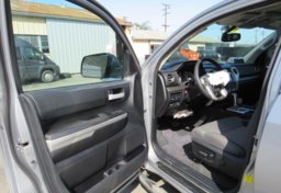 2014 Toyota Tundra - Image 22