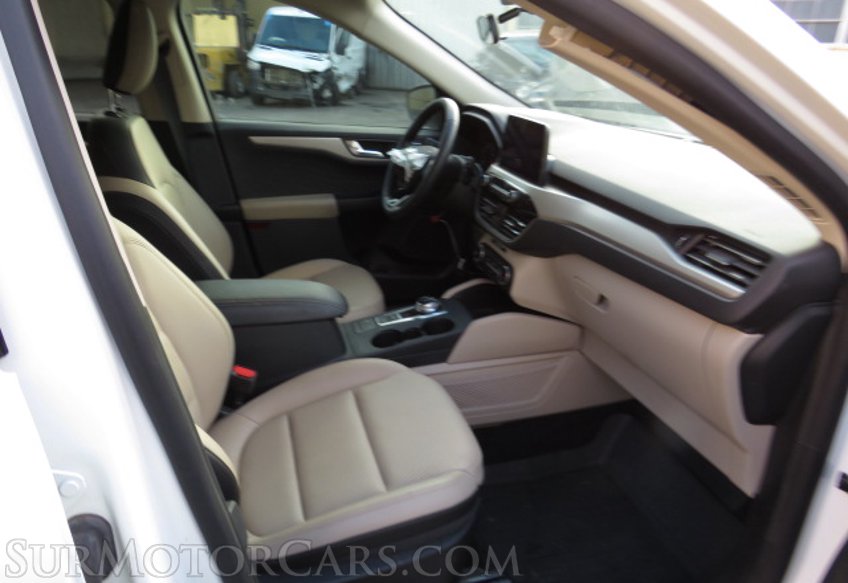 2020 Ford Escape - Image 25