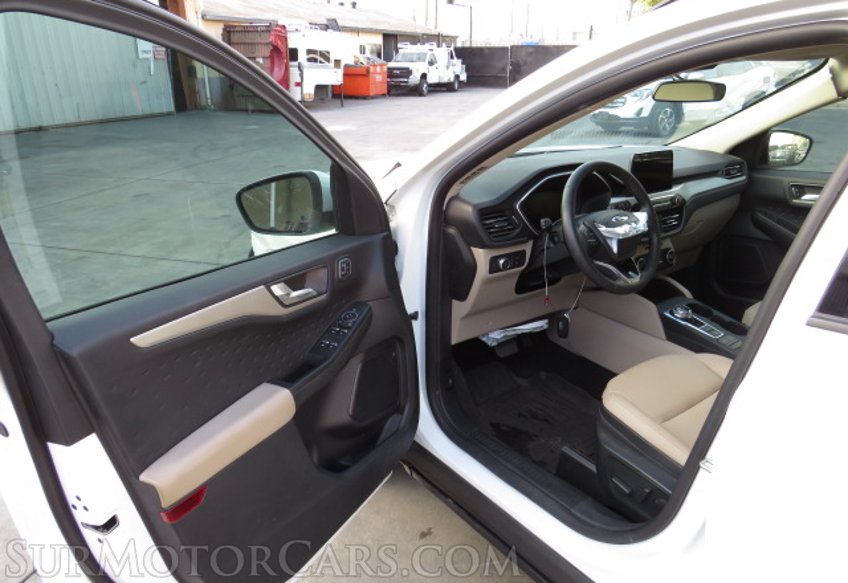 2020 Ford Escape - Image 21