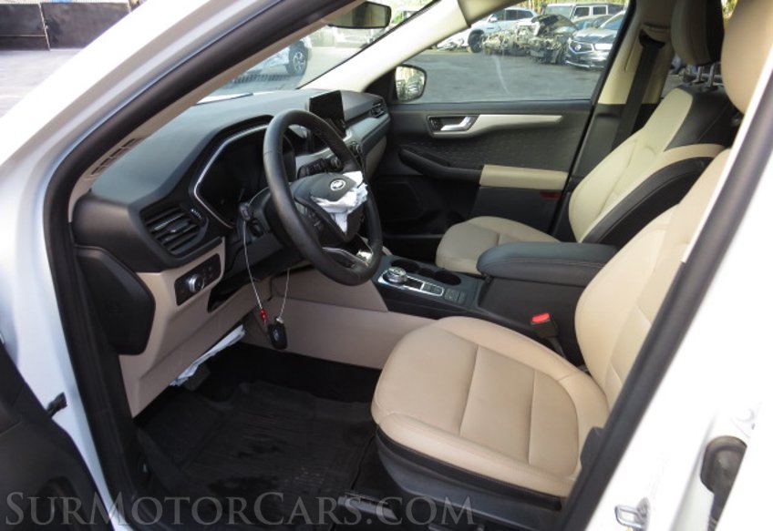 2020 Ford Escape - Image 24