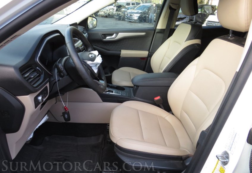 2020 Ford Escape - Image 26