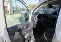 2016 Mercedes-Benz Metris Passenger Van - Image 18