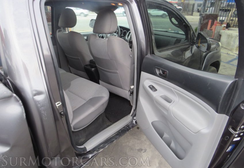 2015 Toyota Tacoma - Image 25