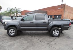 2015 Toyota Tacoma - Image 5