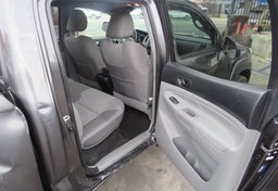 2015 Toyota Tacoma - Image 25