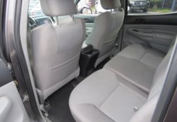 2015 Toyota Tacoma - Image 30