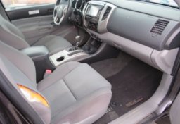 2015 Toyota Tacoma - Image 27