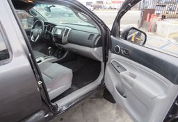 2015 Toyota Tacoma - Image 23