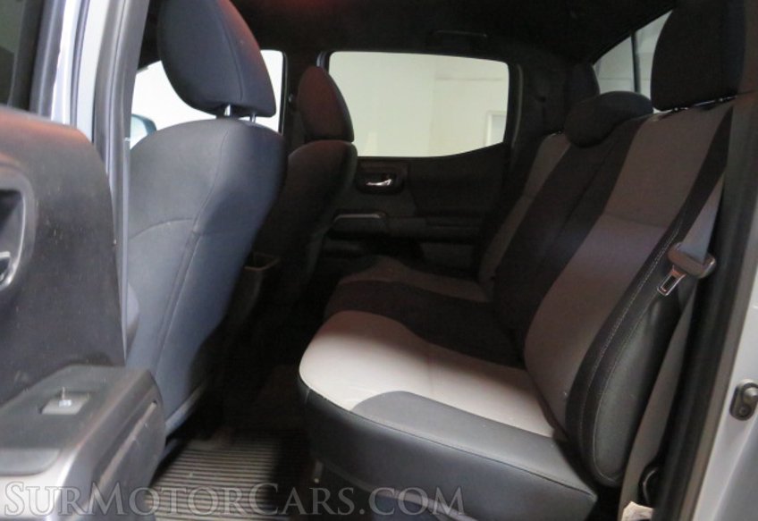 2020 Toyota Tacoma - Image 31