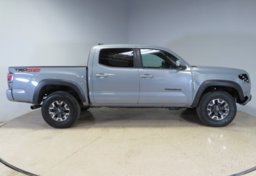 2020 Toyota Tacoma - Image 6